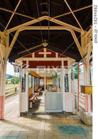 えちごトキめき鉄道:二本木駅ホーム待合所 上越市中郷区 えちごトキめき鉄道:二本木駅ホーム待合所 上越市中郷区 58244982
