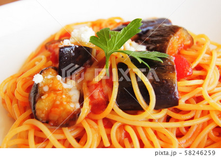 ナスとトマトのパスタ 58246259