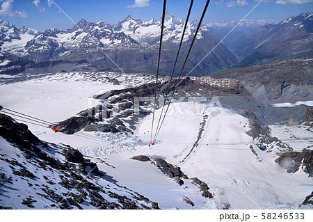マッターホルン・グレッシャー・パラダイスからケーブルの先にはトロッケナー・シュテク 58246533