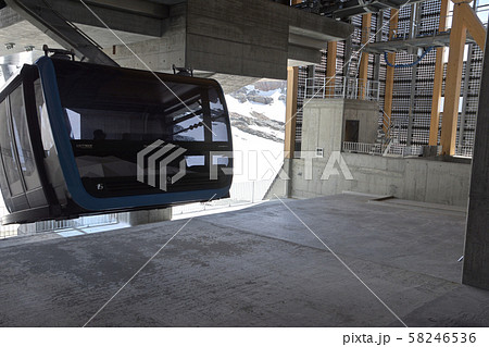 トロッケナー・シュテク駅、マッターホルン・グレッシャー・パラダイスへの新型テレキャビン トロッケナー・シュテク駅、マッターホルン・グレッシャー・パラダイスへの新型テレキャビン 58246536