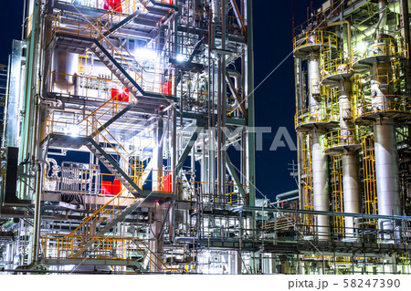 《神奈川県》工場夜景の名所・川崎市千鳥町 《神奈川県》工場夜景の名所・川崎市千鳥町 58247390