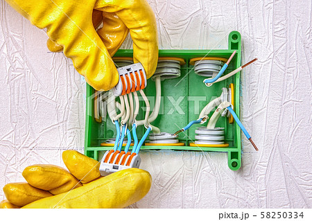 Electrical terminal block with push lever. 58250334