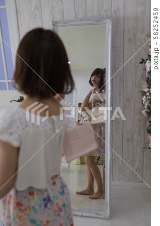 鏡に向かって 鏡に向かって 58252459