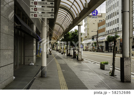 JR高岡駅　古城公園口（北口）　駅前商店街　富山県高岡市 58252686