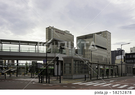 JR高岡駅　古城公園口（北口）　駅前バス乗り場　富山県高岡市 58252878
