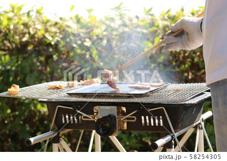 BBQ　バーベキュー　炭火焼き　鉄板焼 58254305