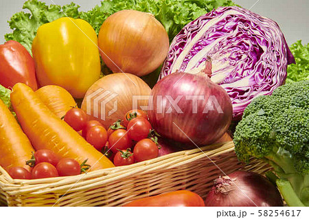 沢山の新鮮な野菜 58254617