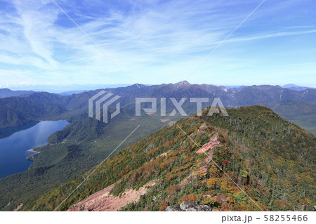 男体山　山頂付近から望む日光白根山 58255466