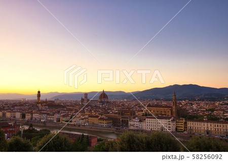 フィレンツェの夕景 58256092