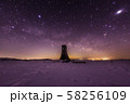 美しの塔と昇る天の川 58256109