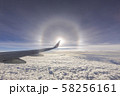 飛行機の中から見える景色 58256161