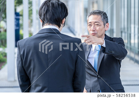 ビジネスマン　説教 58256538
