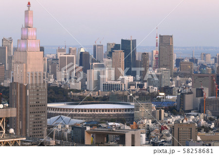 日本の東京都市景観　新国立競技場などを望む 58258681