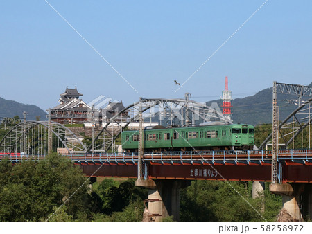 山陰線　福知山付近を走る電車 58258972