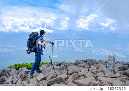 春の八ヶ岳登山:編笠山山頂の風景(諏訪方面の展望) 春の八ヶ岳登山:編笠山山頂の風景(諏訪方面の展望) 58262346