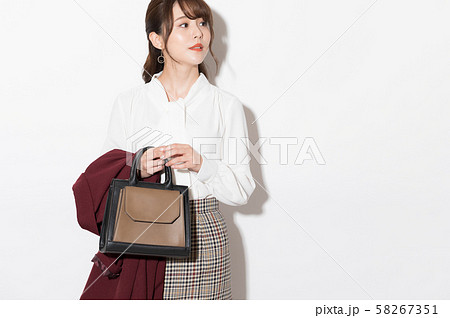 女性　ファッション　ポートレート 58267351