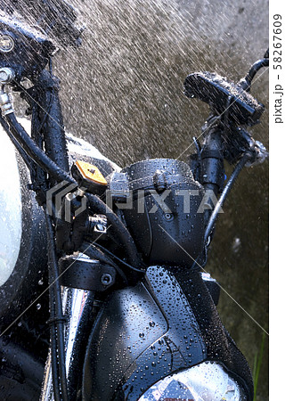 モーターサイクル バイクの洗車 モーターサイクル バイクの洗車 58267609
