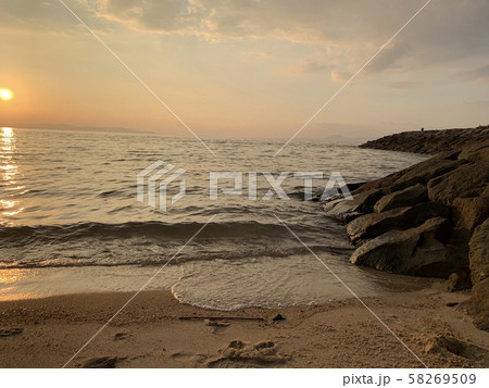 夕日　天草　熊本　波打ち際　リップルランド 58269509