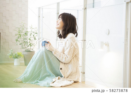 女性 ホットドリンク 温まる 女性 ホットドリンク 温まる 58273878