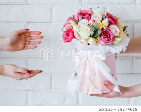 flower delivery service birthday gift surprise 58274619