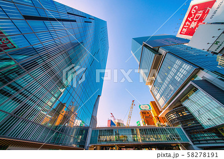 日本の東京都市景観 まもなく第１期開業の渋谷スクランブルスクエア（窓ガラスにも渋谷ヒカリエ） 58278191