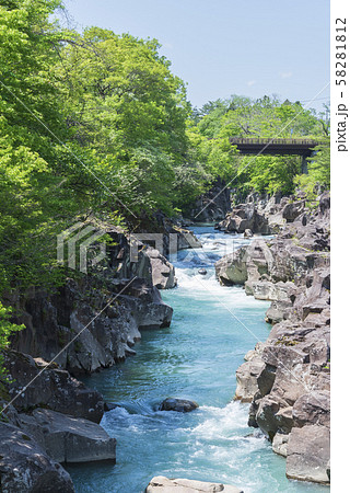 厳美渓　渓谷　岩　流れ　岩手県 58281812