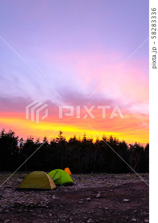 八ヶ岳登山:青年小屋テント場の夕暮れ 八ヶ岳登山:青年小屋テント場の夕暮れ 58283336