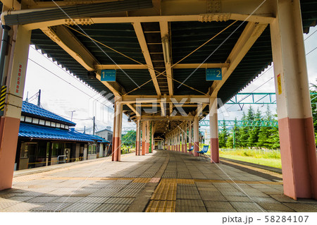ホーム上屋:えちごトキめき鉄道:二本木駅 上越市中郷区 ホーム上屋:えちごトキめき鉄道:二本木駅 上越市中郷区 58284107