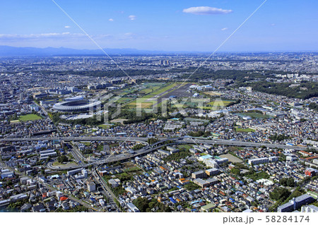 調布インターと武蔵野の森公園を望む／空撮 58284174