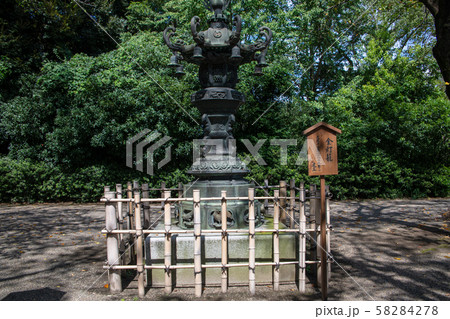 鷲宮神社　境内　金灯籠　久喜市鷲宮 58284278
