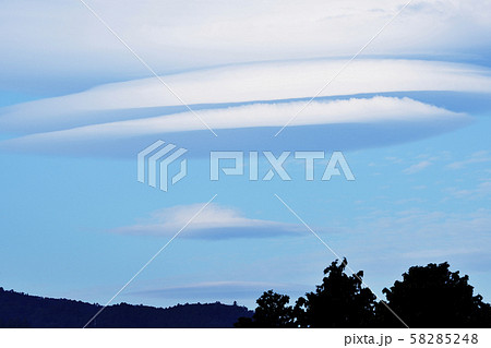 レンズ雲 レンズ雲 58285248