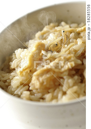 シラスと油揚げの炊き立て炊き込みご飯 58285556