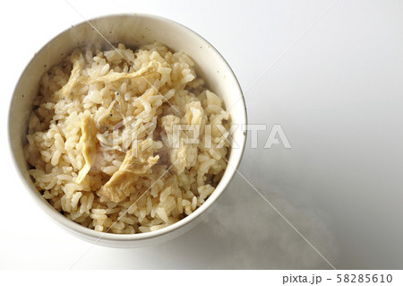 シラスと油揚げの炊き立て炊き込みご飯 58285610