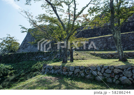 米子城　天守跡へ 58286244