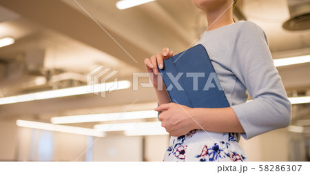 女性 58286307