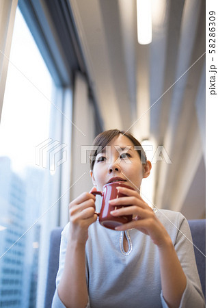 女性 58286309
