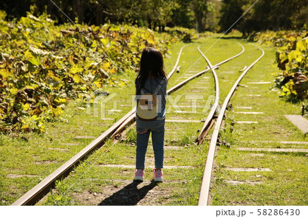 旧幌加駅廃線と少女 旧幌加駅廃線と少女 58286430