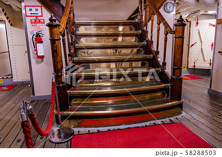富山県　海王丸パーク　帆船の内部　真鍮の階段 58288503