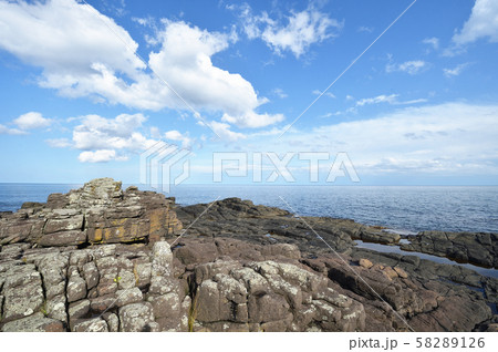 ウスタイベ千畳岩（北海道・枝幸町） 58289126