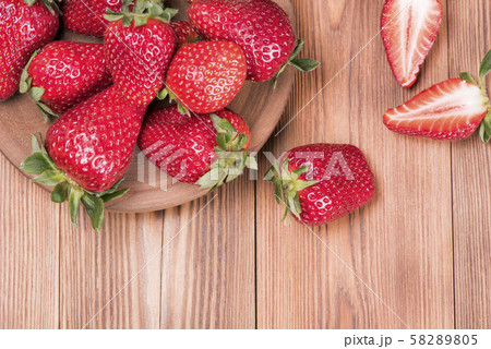 Ripe fresh strawberries in Minsk on a wooden table 58289805
