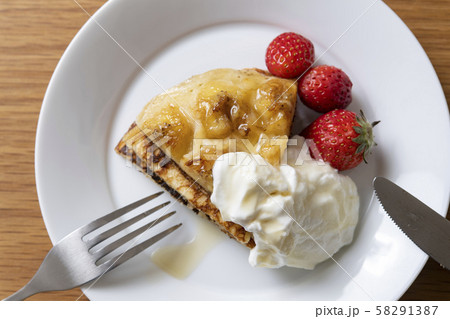 ホットケーキ 〜苺と水切りヨーグルト添え〜 ホットケーキ 〜苺と水切りヨーグルト添え〜 58291387