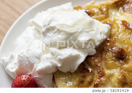 バナナのホットケーキ 〜水切りヨーグルト添え〜 バナナのホットケーキ 〜水切りヨーグルト添え〜 58291419