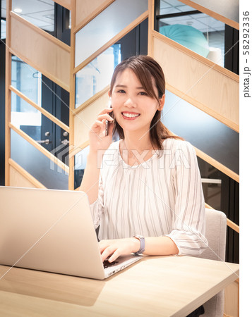 ビジネス　カジュアル　女性　電話 58292336