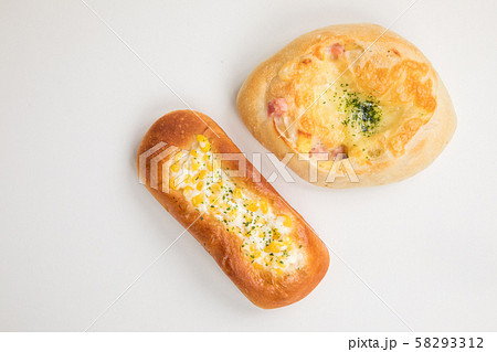 いろいろな種類のパンの集合 bread breakfast コピースペース いろいろな種類のパンの集合 bread breakfast コピースペース 58293312
