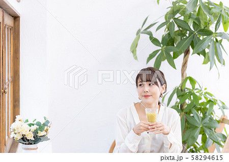若い女性 スムージー 若い女性 スムージー 58294615