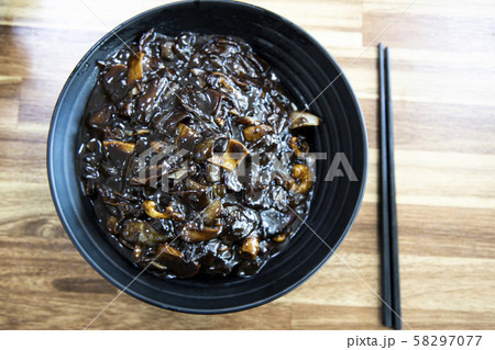 ジャージャー麺 チュンジャン 箸 58297077