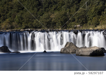 ジクタン滝 滝 流れ 58297107