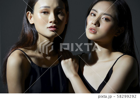 女性 ビューティー コントラスト 女性 ビューティー コントラスト 58299292