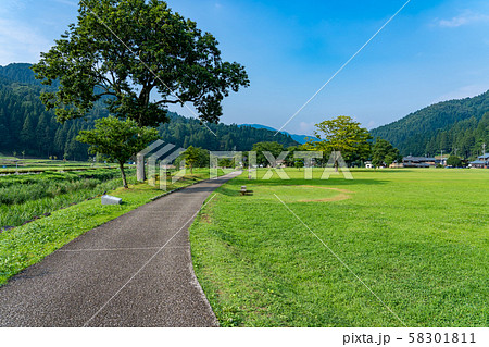福井県　一乗谷朝倉氏遺跡　一乗谷川　菩提寺の前の道 58301811