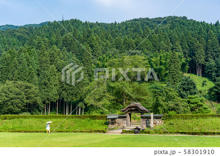 福井県　一乗谷朝倉氏遺跡　菩提寺の門　唐門 58301910